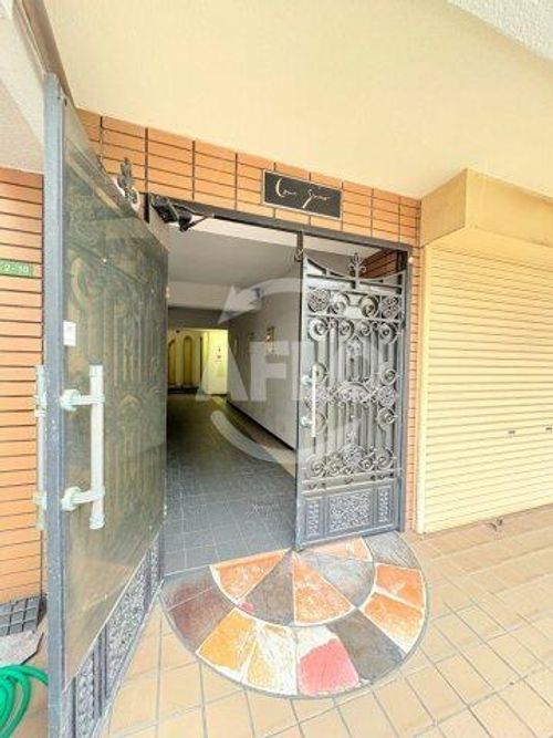 コムシノアの玄関