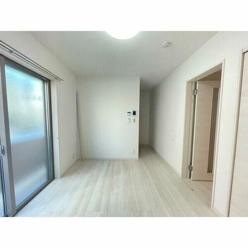 愛知県清須市西枇杷島町地領(アパート)の賃貸物件102の居間