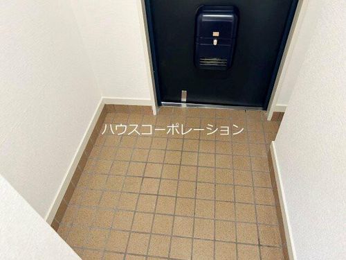 メゾンマツバの玄関