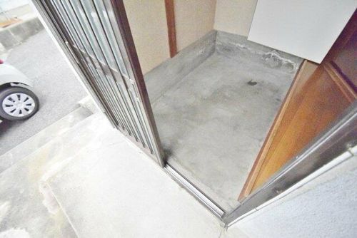 大阪府羽曳野市野々上4丁目(一戸建)の賃貸物件の玄関