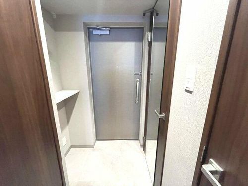 スプランディッド江坂IIIの玄関