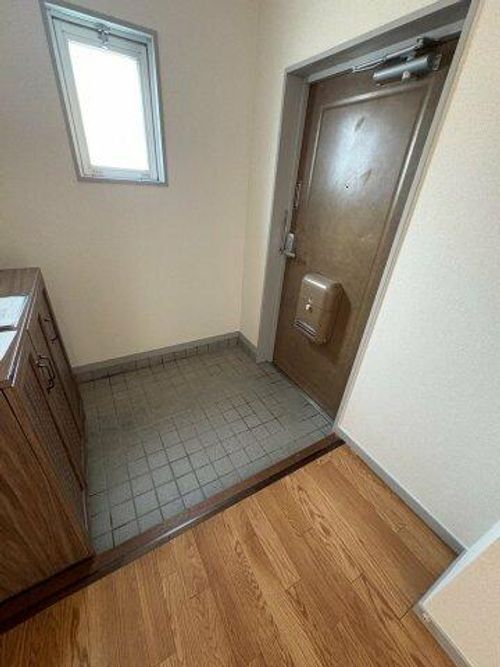 第2みゆきビル305の玄関