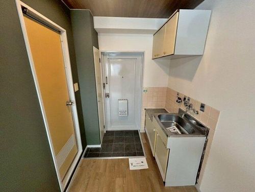 グランドハイツ平野西の玄関