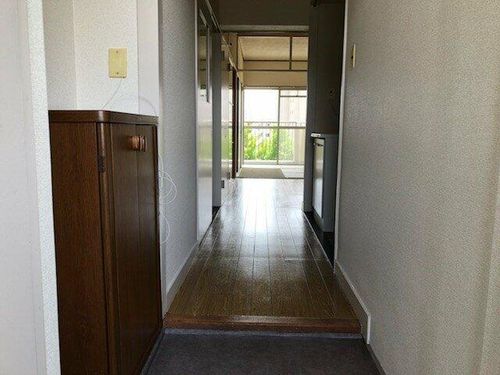 横地ビル201の玄関