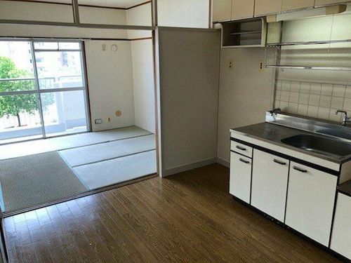 横地ビル201の居間