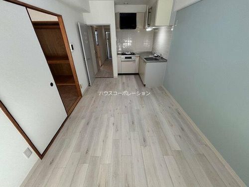 兵庫県尼崎市稲葉元町2丁目(マンション)の賃貸物件の居間