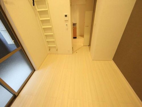 愛知県名古屋市中村区稲上町4丁目(アパート)の賃貸物件の居間