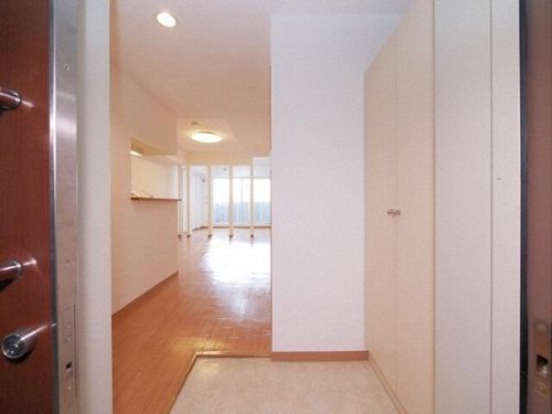 ラ・メージュの玄関