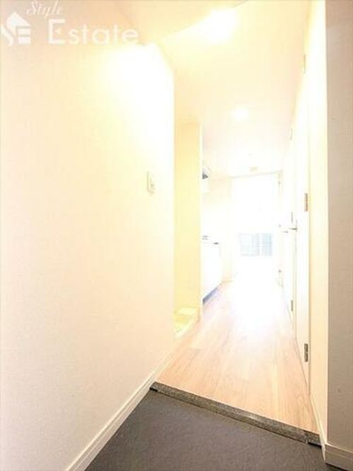 プレサンスNAGOYAシティオ905の玄関