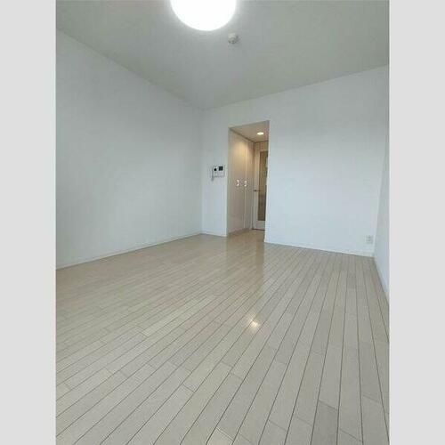 LUMINOUS新大阪の居間