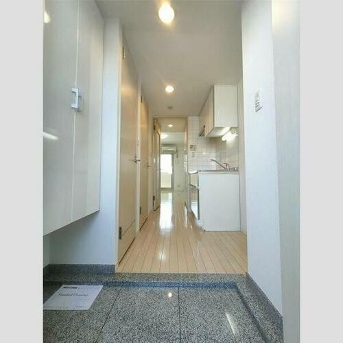 LUMINOUS新大阪の玄関