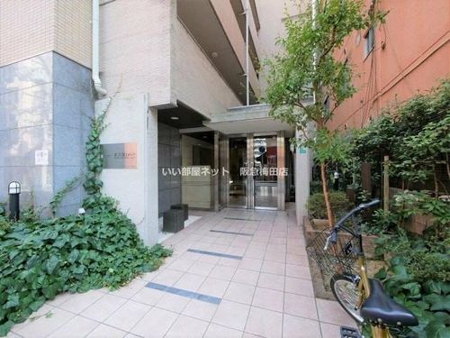 LUMINOUS新大阪の玄関