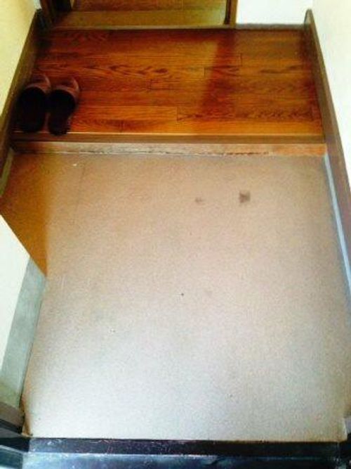信濃マンションの玄関