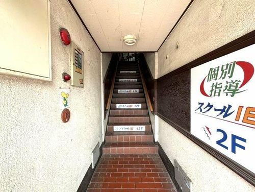 木下ビルの玄関