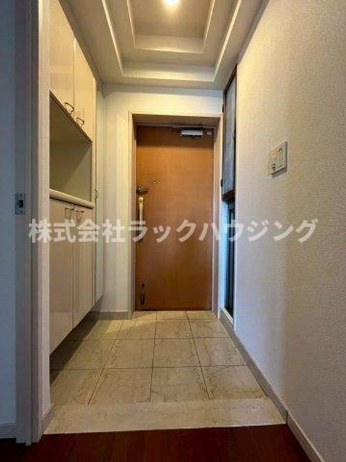 エステムコート都島キャトルプランシュの玄関