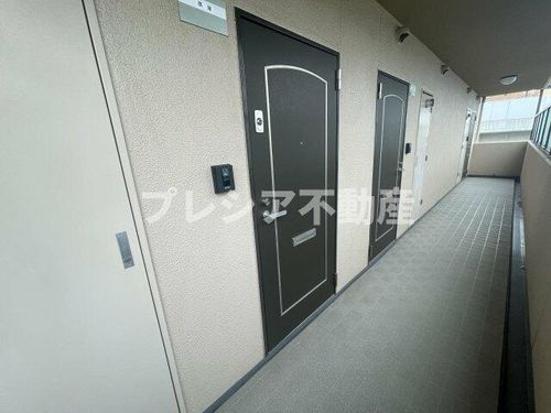 セレナ東甲子園の玄関