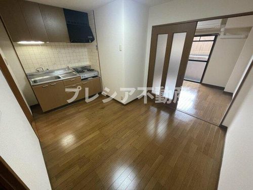 セレナ東甲子園の居間