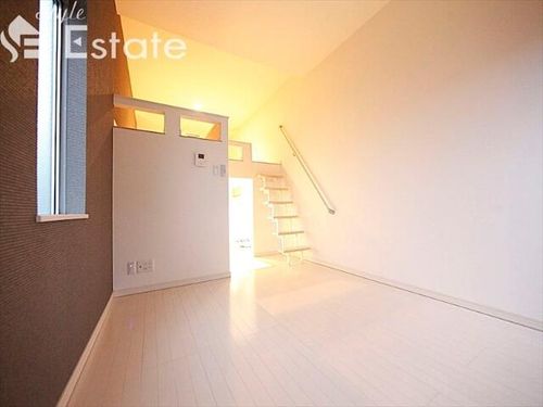 愛知県名古屋市中村区藤江町3丁目(アパート)の賃貸物件205の居間