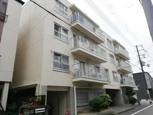 若松マンションの外観