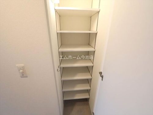 エステムコート名古屋新栄Ⅳネストの玄関