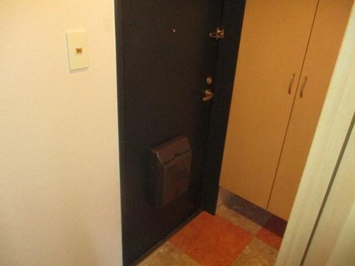 グランメール環状通東Aの玄関