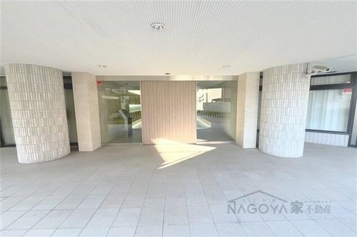 レジデンス御器所スクエアの玄関