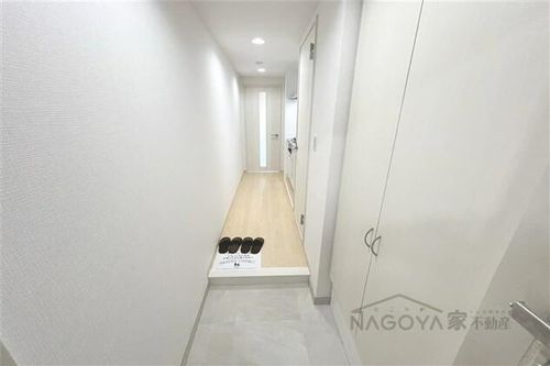 レジデンス御器所スクエアの玄関