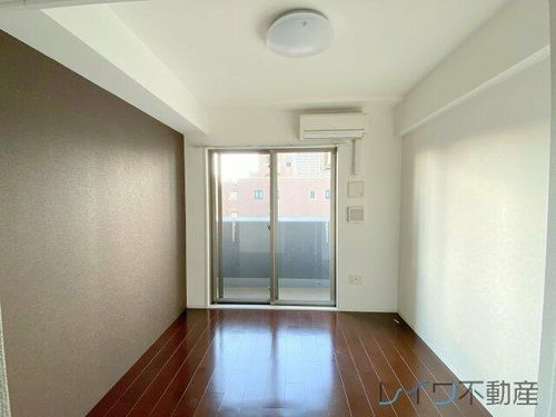 SERENiTE北浜の居間