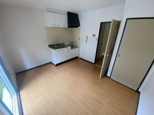 兵庫県尼崎市稲葉荘4丁目(テラスハウス)の賃貸物件の居間