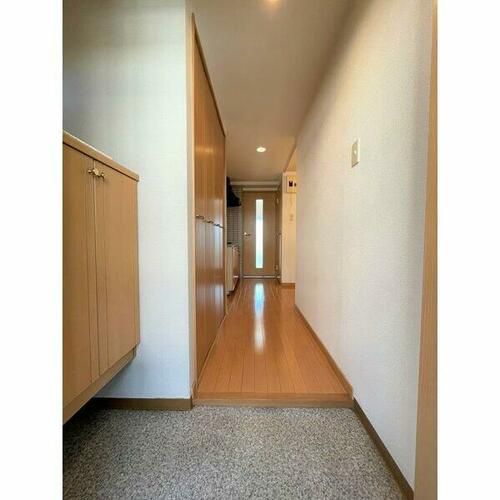 コーポラスヤスイの玄関