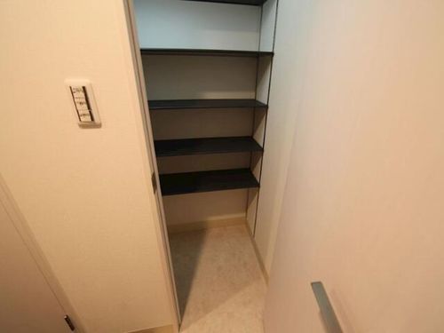 フローラル東別院の玄関