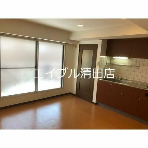 センタービレッジ8212-Dの玄関