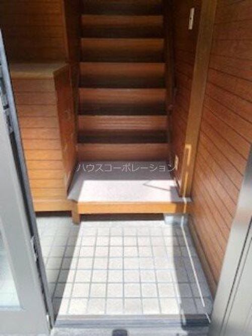 兵庫県尼崎市崇徳院2丁目(一戸建)の賃貸物件の玄関