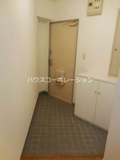 メゾンリベルテの玄関