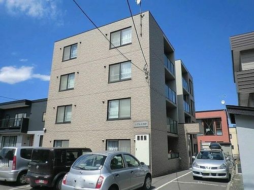 レグルス元町401の玄関