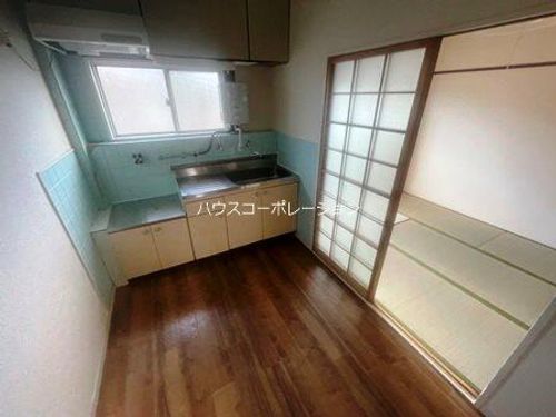 川口マンションの居間