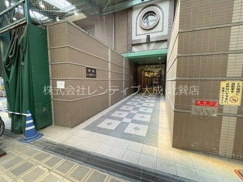 大阪府東大阪市足代1丁目(マンション)の賃貸物件の玄関