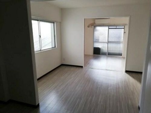 兵庫県尼崎市西立花町2丁目(マンション)の賃貸物件の居間