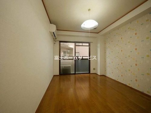 ミタカホーム8番の居間