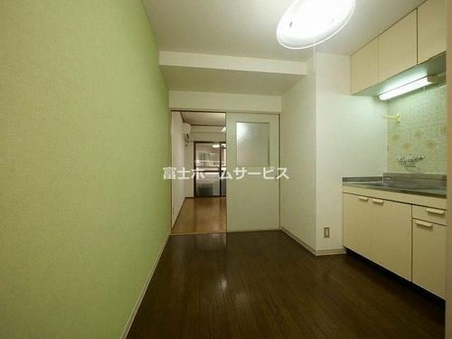 ミタカホーム8番の居間