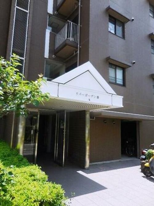 リバーガーデン藤の玄関