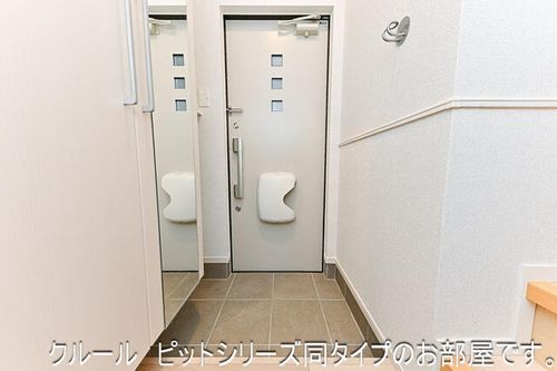 DK エステート 守山の玄関