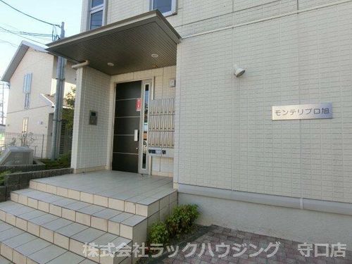 モンテリブロあさひの玄関