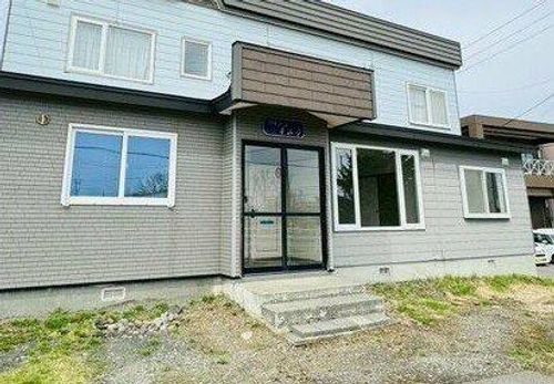 ラルジュキムラ101の玄関