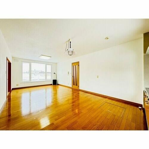 ラルジュキムラ101の居間