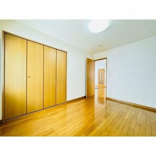 ラルジュキムラ101の内装