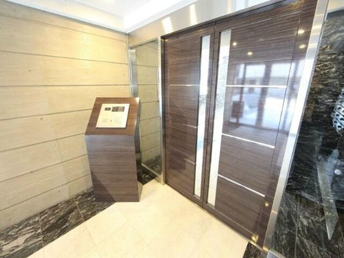 ERUZABLDG.名古屋駅前(エルザビル名古屋駅前)の玄関