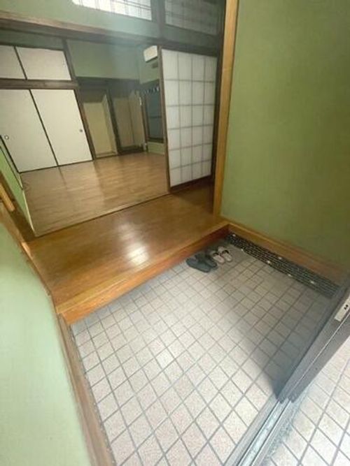 福岡県北九州市戸畑区中原西2丁目(一戸建)の賃貸物件の玄関