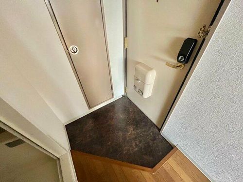 コンフォート本町の玄関