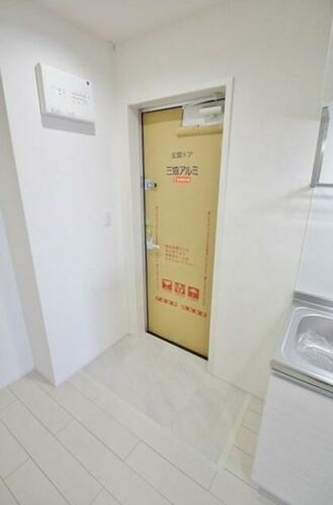 フジパレス泉佐野駅東Ⅰ番館の玄関